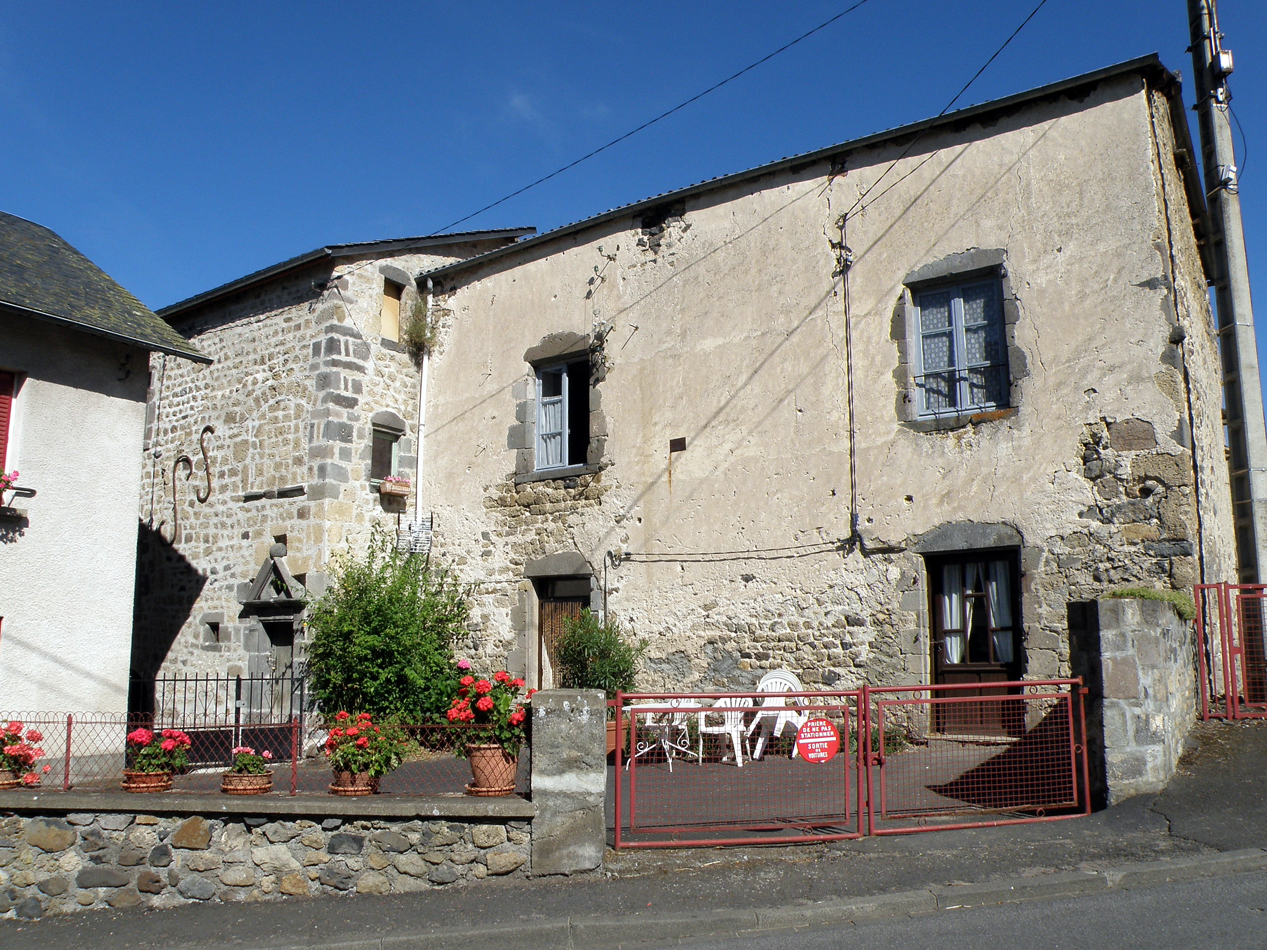 Bourg de Saint-Nectaire dans le Puy-de-Dôme, village emblématique de l'AOP fromagère