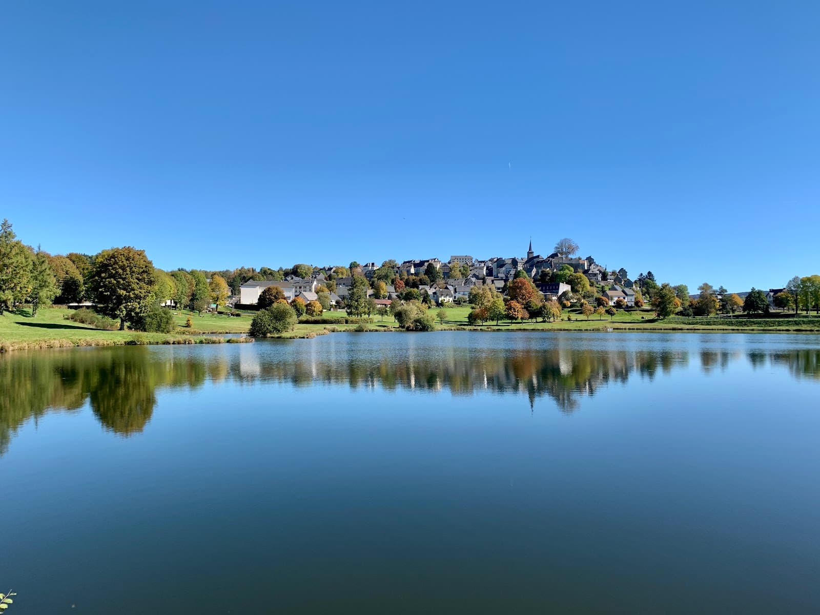 Lac de la Tour-d'Auvergne, La Tour-d'Auvergne (1/5)