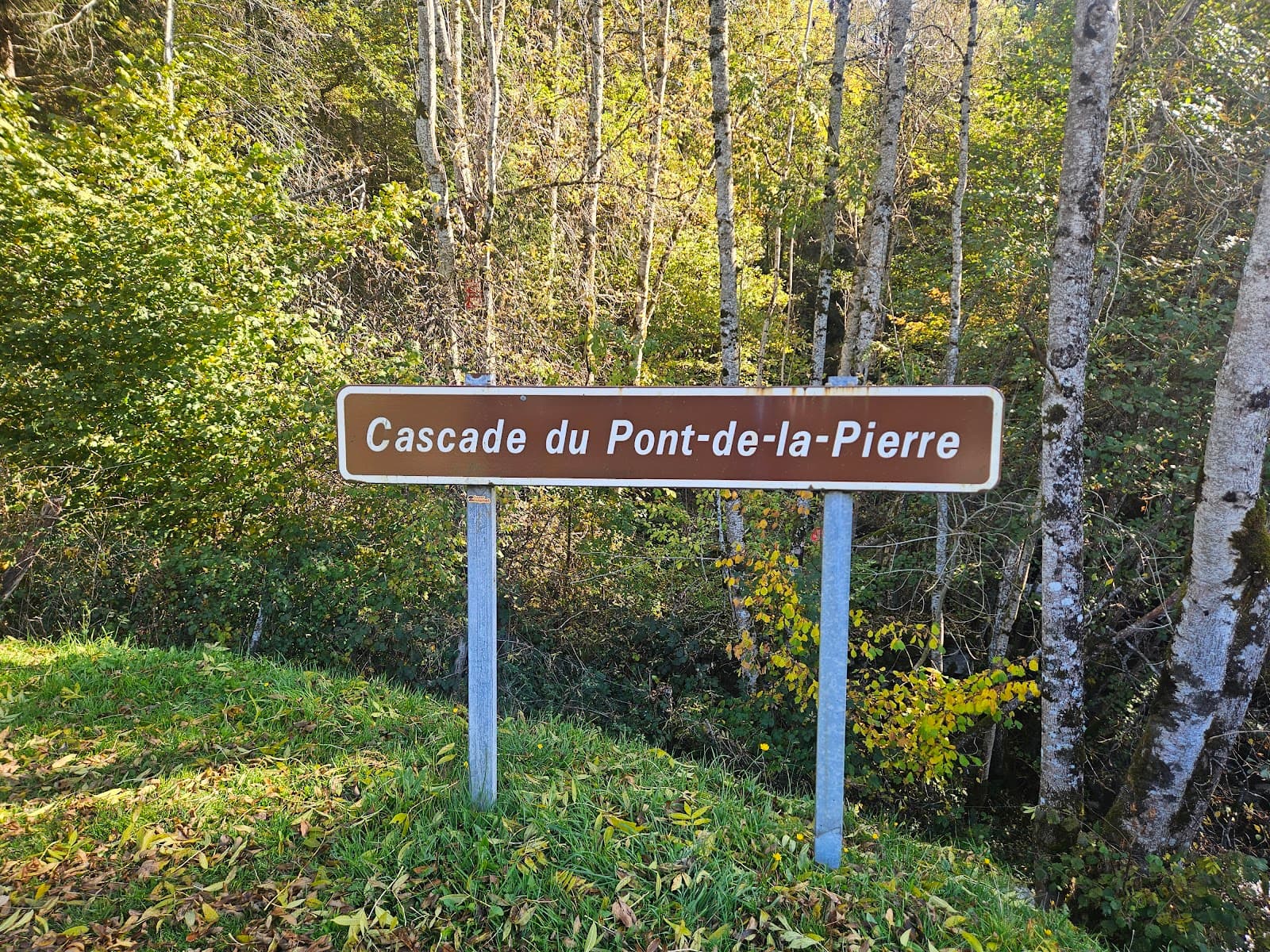Cascade du Pont-de-Pierre, La Tour-d'Auvergne (2/5)