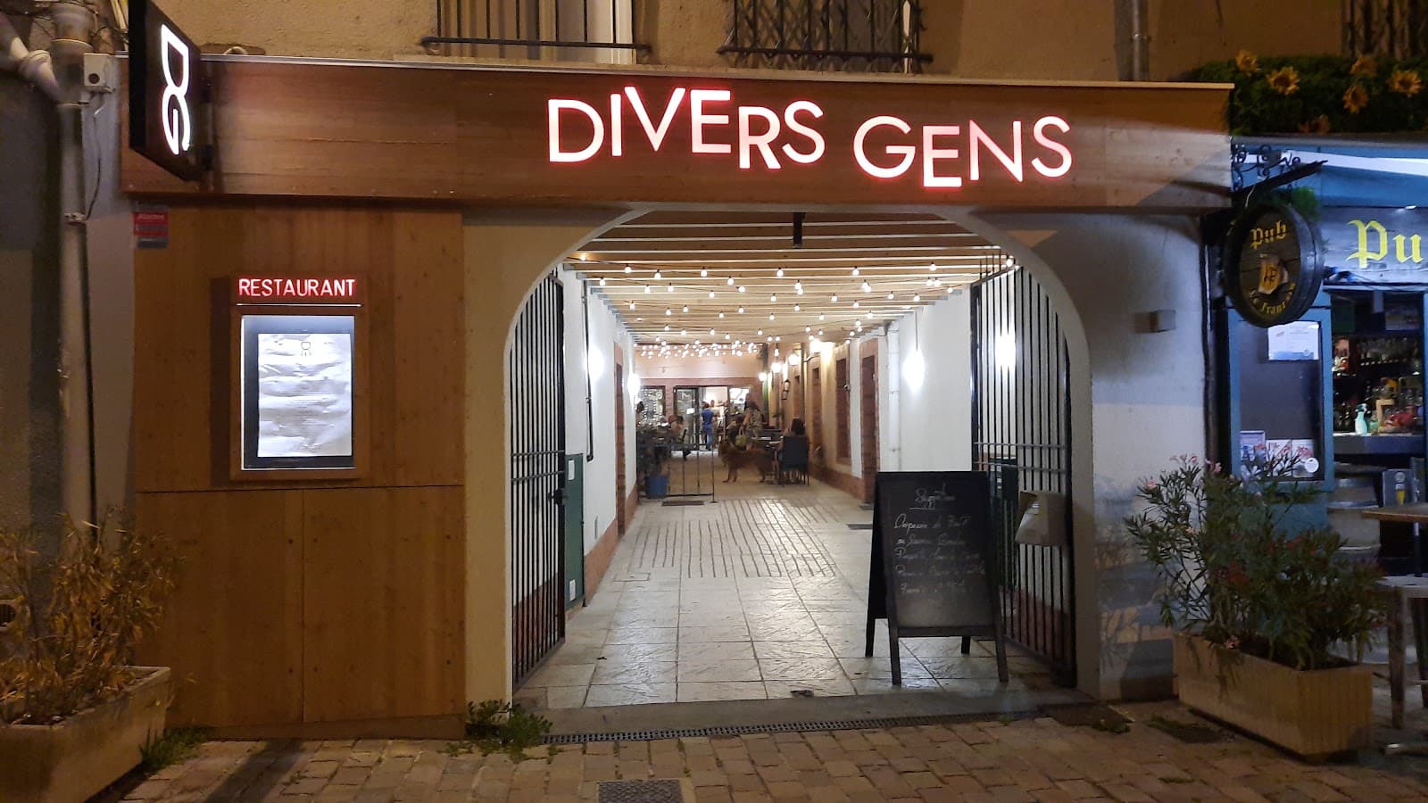 Divers Gens, Moulins (1/8)