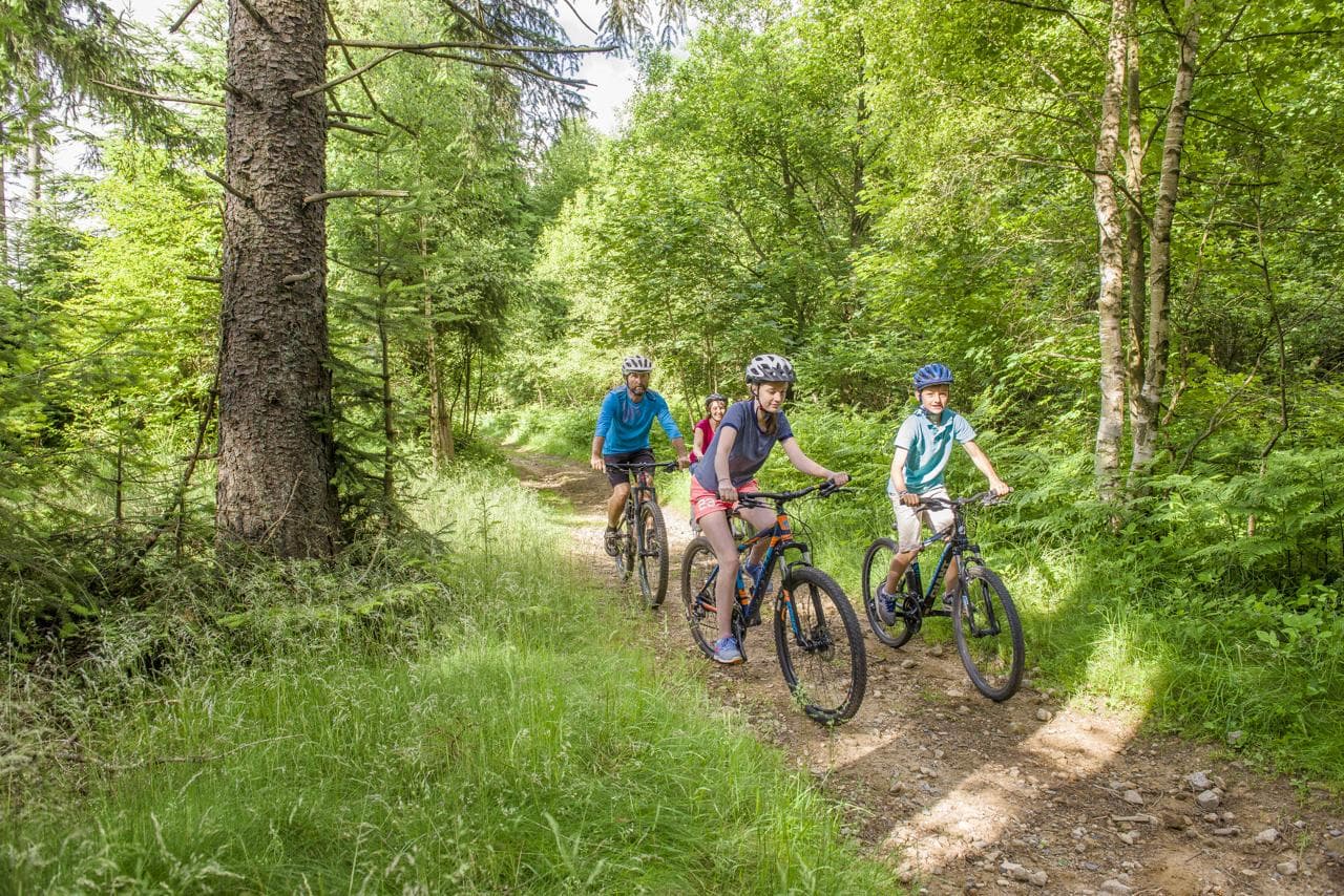 Sur les chemins dans le Vivarais-Lignon