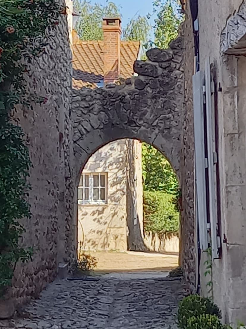 Charroux photo 1