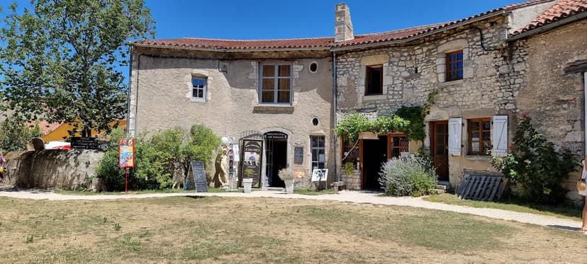 Charroux photo 3