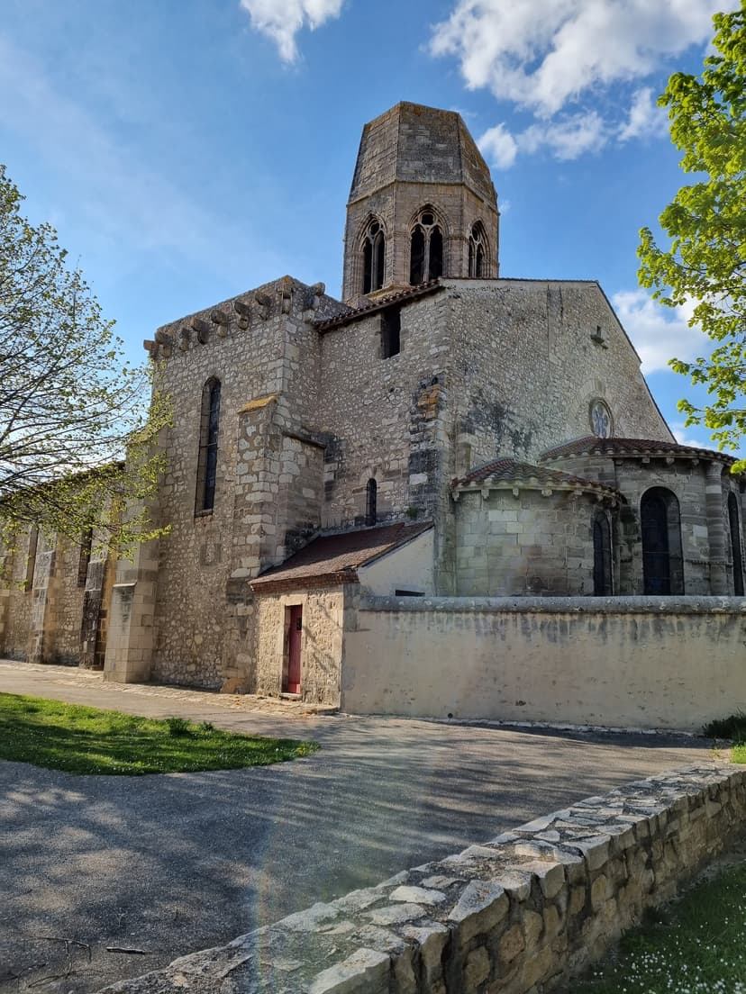 Charroux photo 4