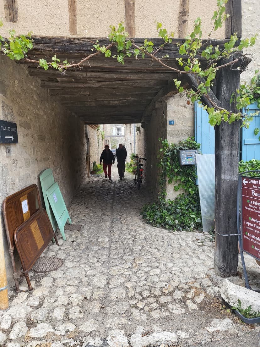 Charroux photo 6