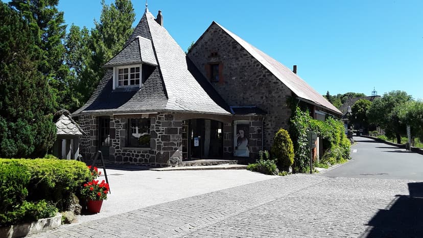 Saint-Bonnet-de-Salers photo 1