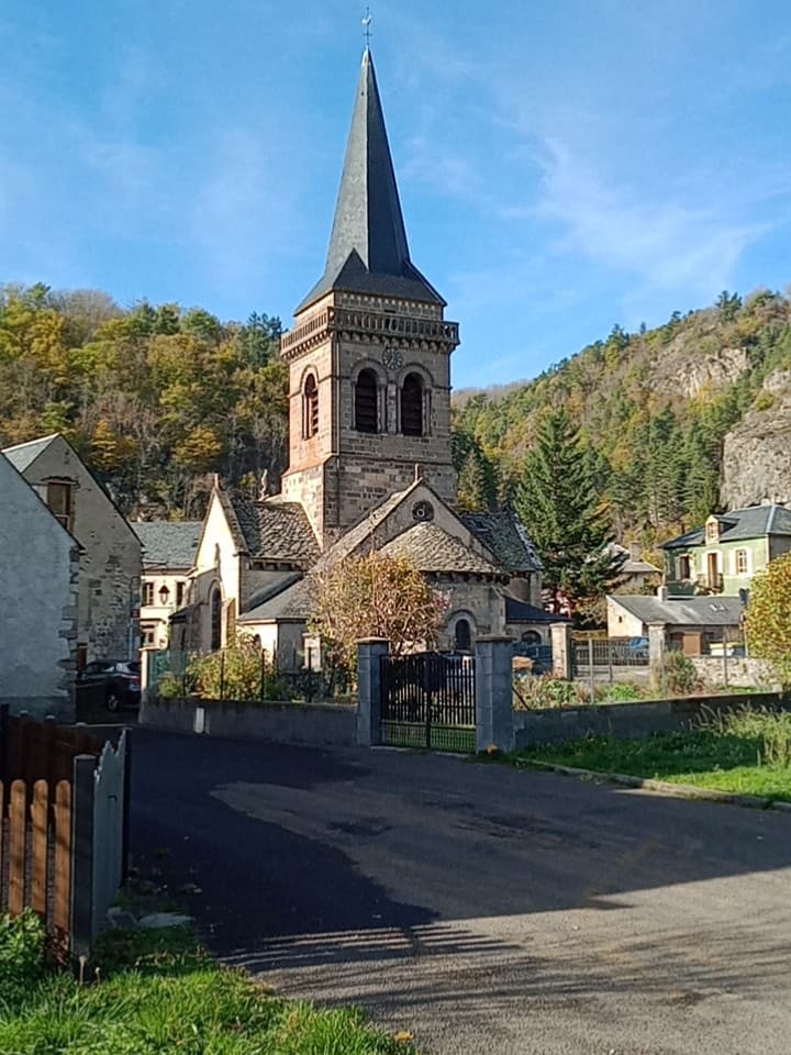 Chambon-sur-Lac photo 3
