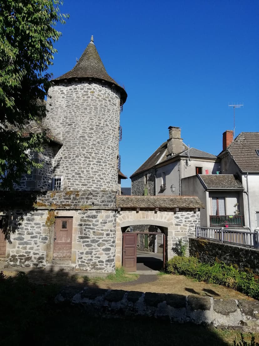 Pleaux photo 6