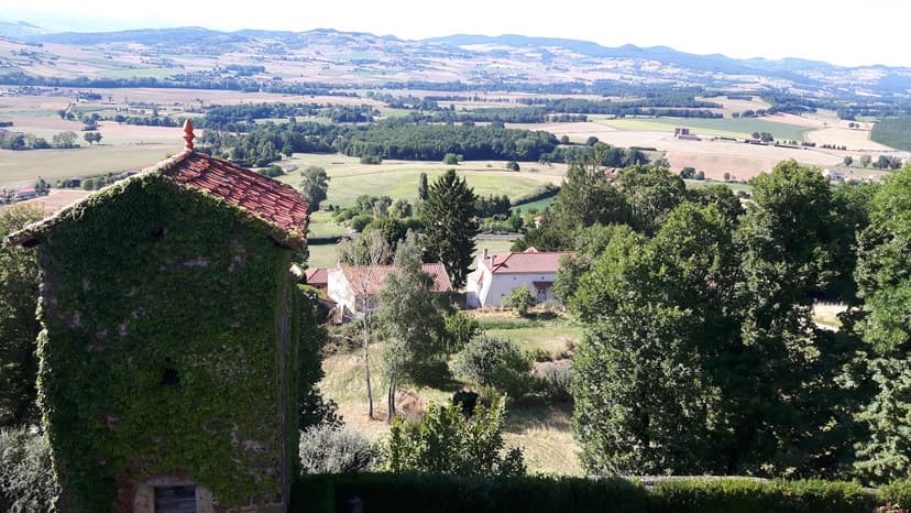 Usson photo 2