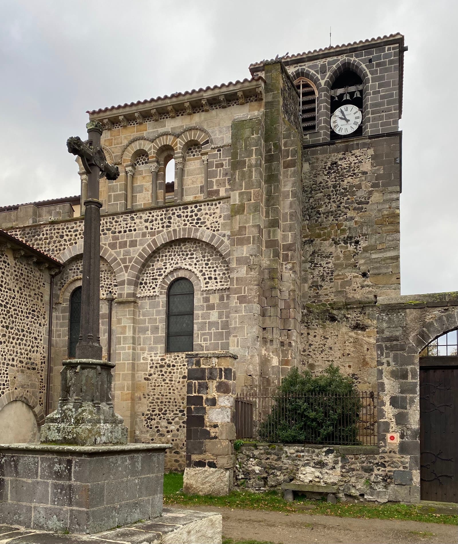 Abbaye Saint-Pierre et Saint-Caprais de Mozac (4/6)
