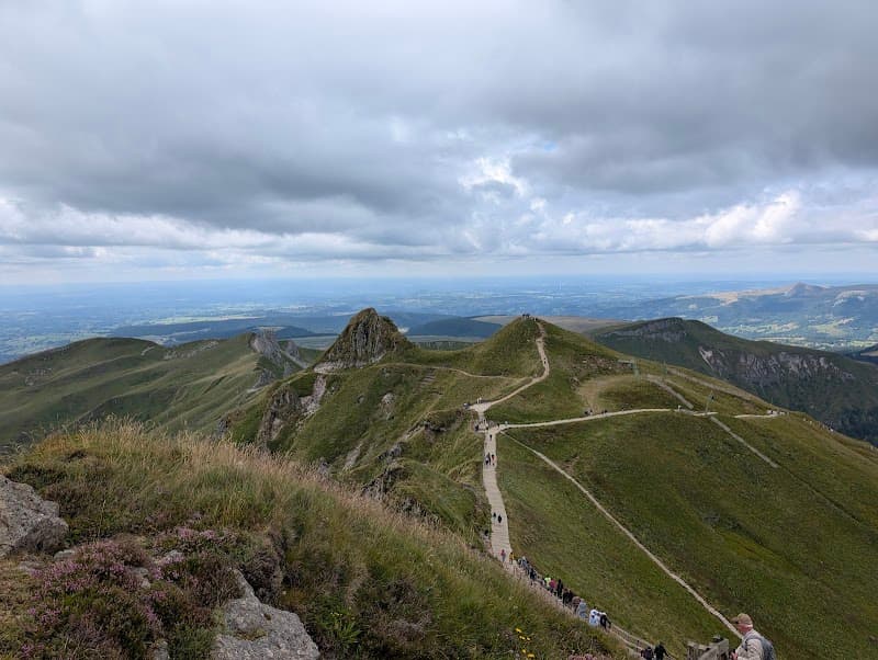 Le Puy de Sancy au lever du soleil, point culminant du Massif central
