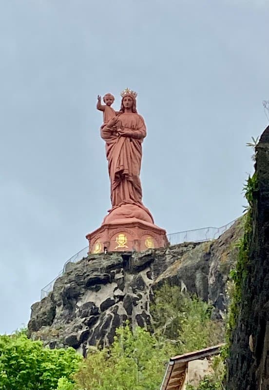 Le Puy-en-Velay : pourquoi cette ville vous marque à vie
