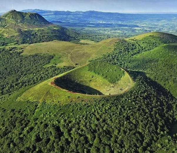 Parc naturel régional des Volcans d'Auvergne (1/6)