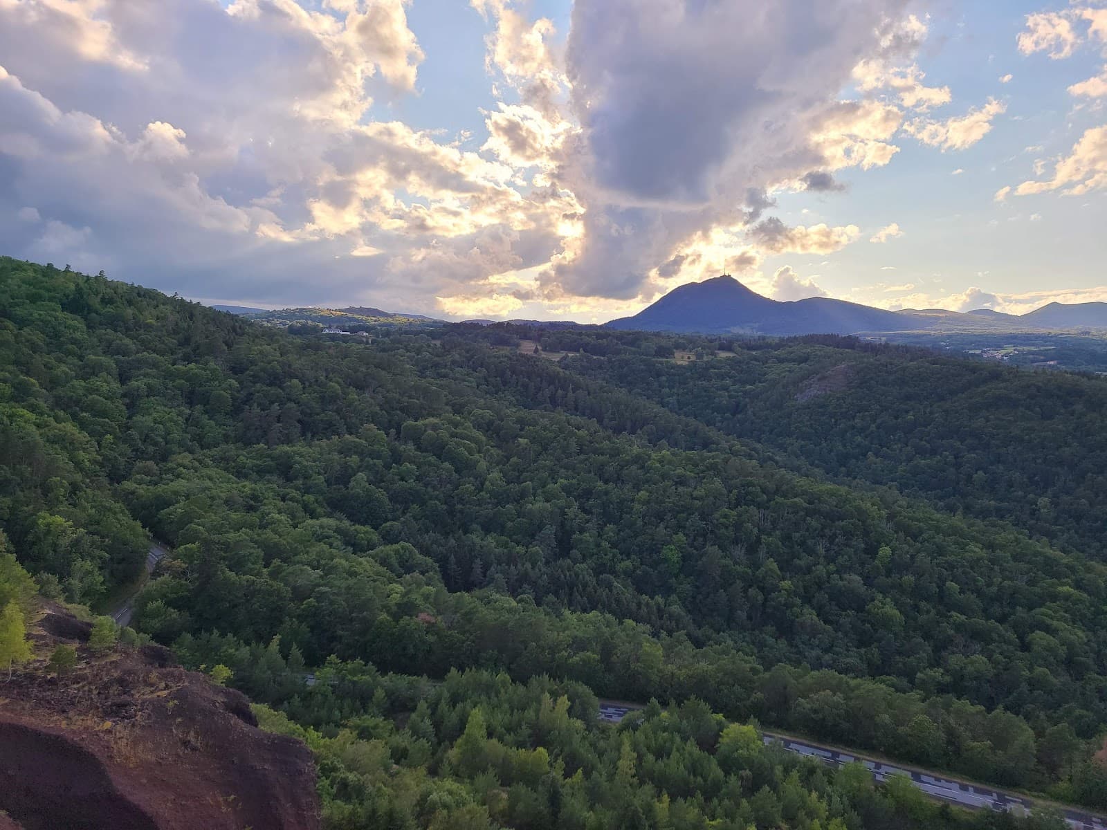 Parc naturel régional des Volcans d'Auvergne (2/6)