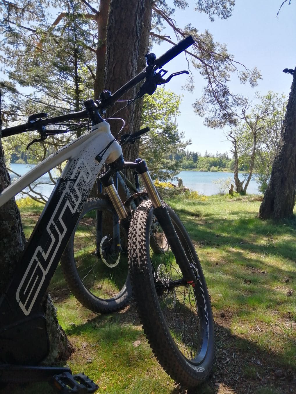 Tour des lacs d'Aydat à vélo (1/6)