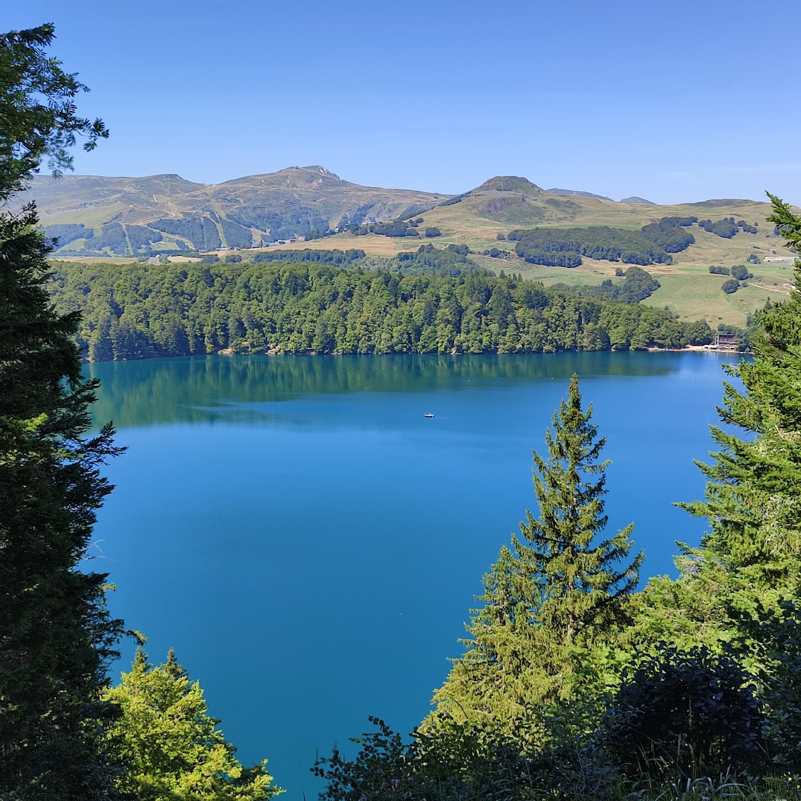 Point de vue sur le lac Pavin (1/6)