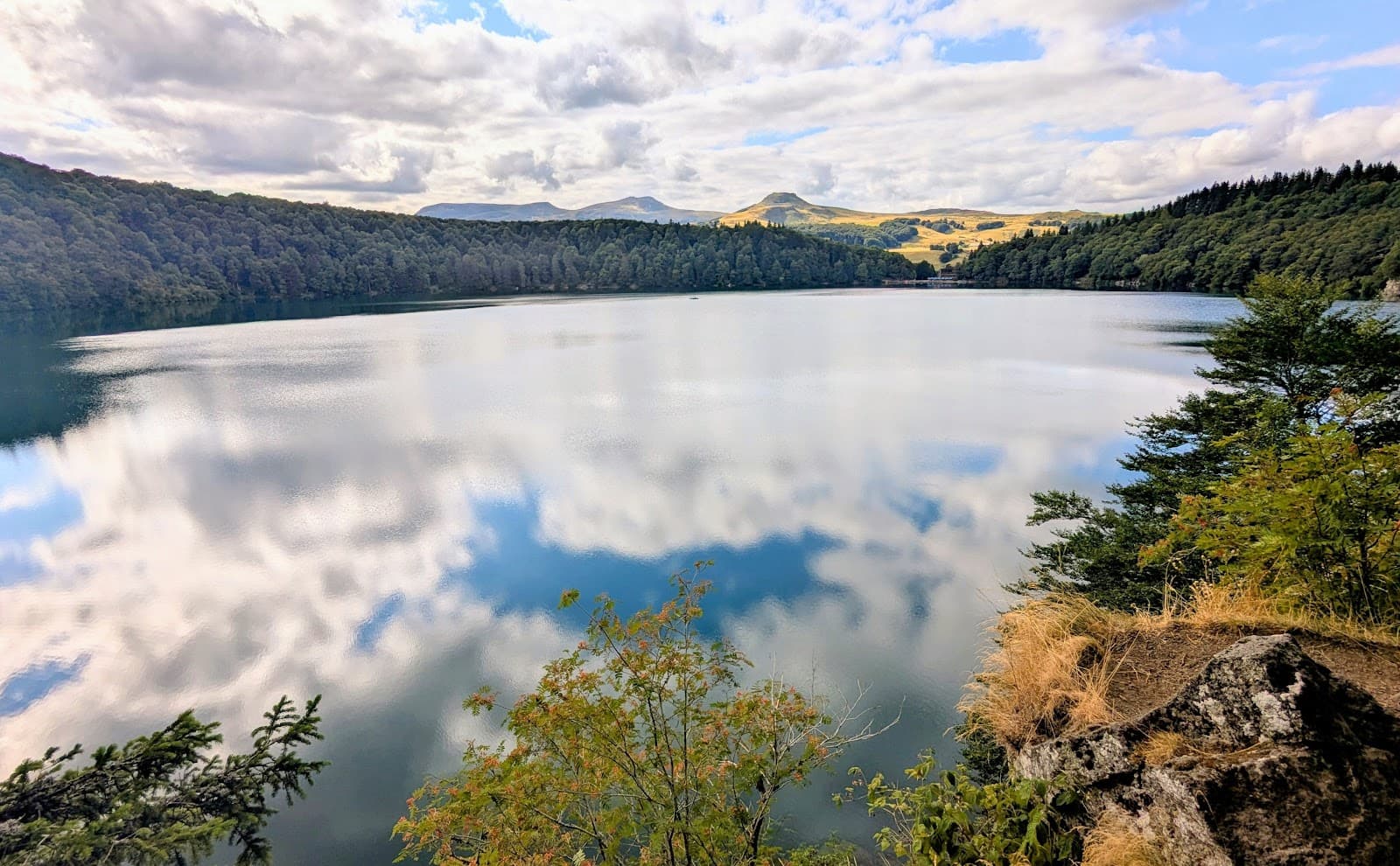 Point de vue sur le lac Pavin (2/6)